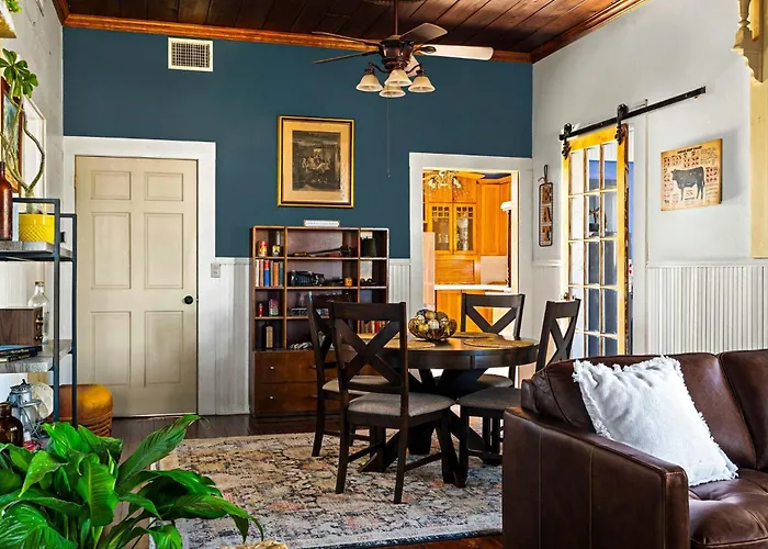 Historic 1Br Farmhouse - Firepit - Mountain Views