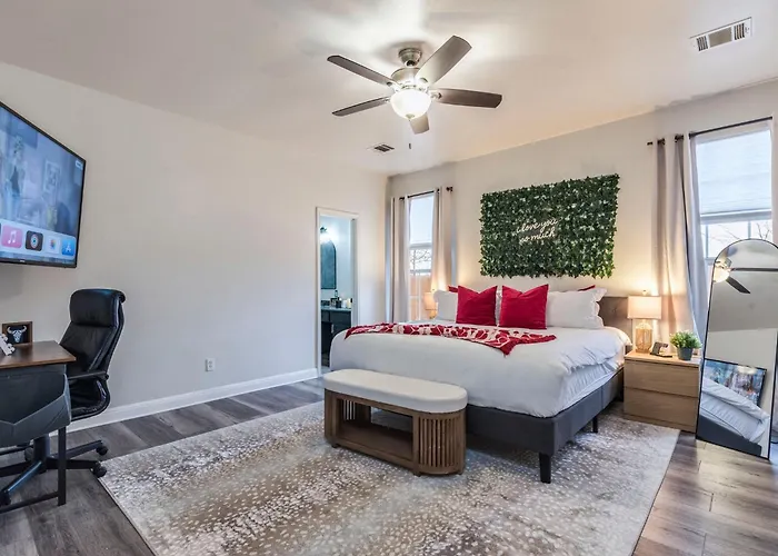 Urban Oasis North Atx , 5Br 2Ba,Heated Pool