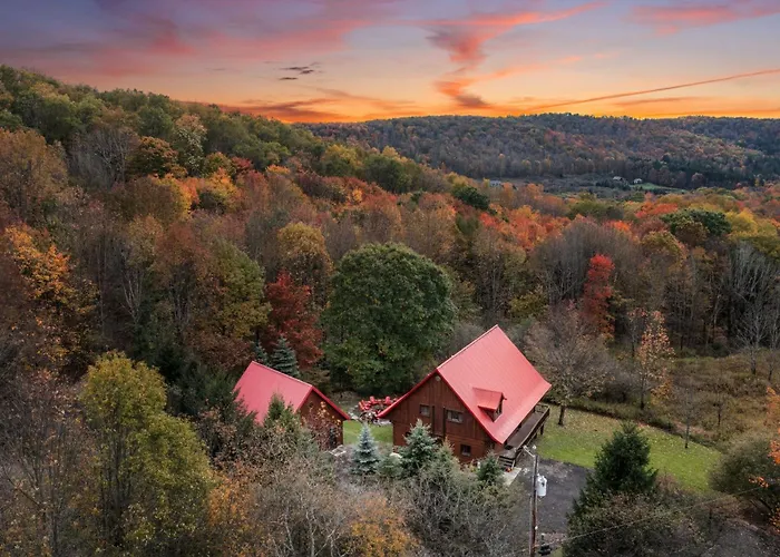 Beautiful Log Cabin! Hot-Tub, Bonfire & Private Yet 4 Mins To Downtown!