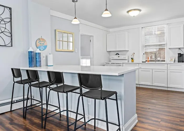 Cozy 1 Bedroom Apt - 3 Blocks To Beach - Sleeps 6