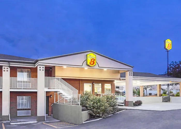 Super 8 By Wyndham Salina/Scenic Hills Area