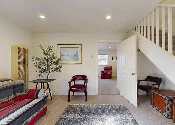 Prime Mendocino Retreat With Hot Tub & 2 Kitchens
