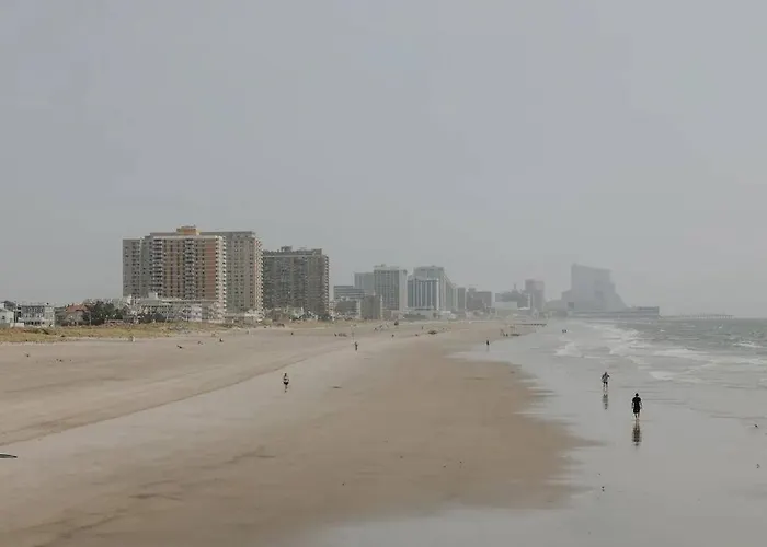 Coastal Elegance Close To Beach & Downtown