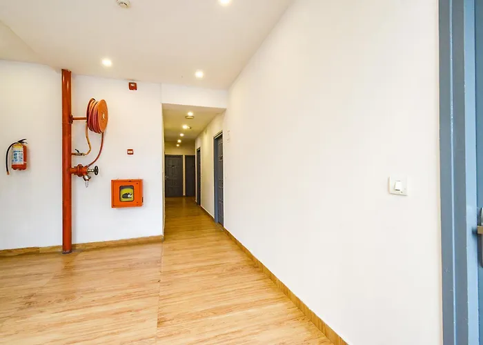 Fabhotel White Ridge-Sia Life Hospital, Kondapur
