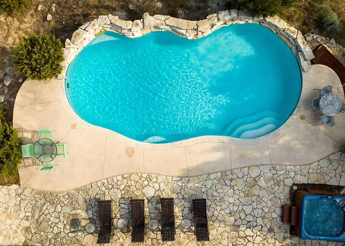 Legendary 3 Bedroom Estate With Pool & Hot Tub!