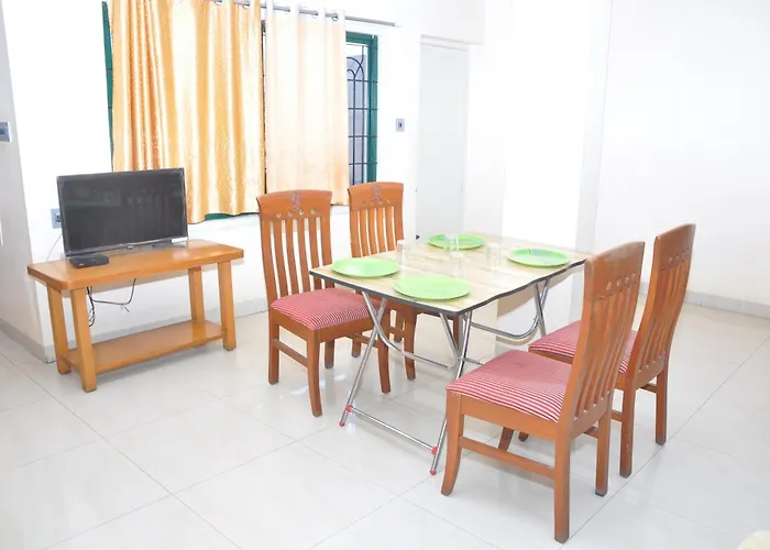 Vinayaka Deluxe Lodge