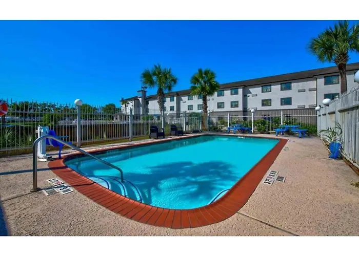 Oyo Townhouse Beaumont Medical Center Area I-10