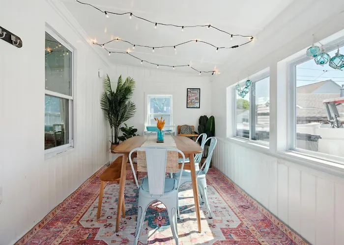 Steps To Beach Porch Grill - The Sister Cottages
