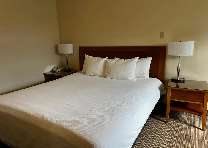 Athabasca Valley Inn & Suites Hinton