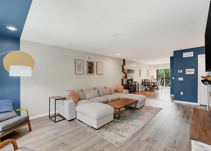 Chic Modern Townhouse 4Br 4B