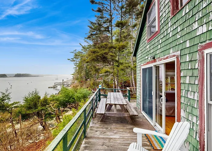 Bayfront Cottage With Fantastic Views & Minutes To Downtown - Dog-Friendly