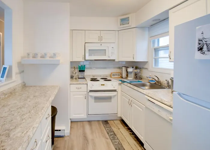 Bayfront Brigantine Escape W/ Porch & Bay Views!