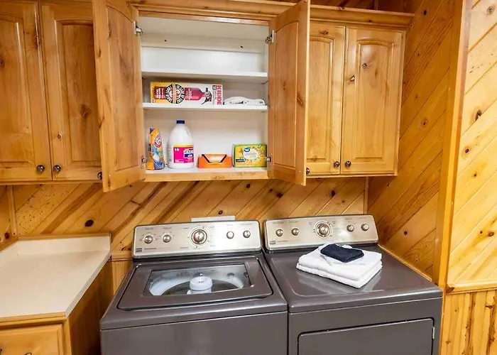 Enjoy The Outback+ Indoor Hot Tub+Games+Puzzles+Tennis Court