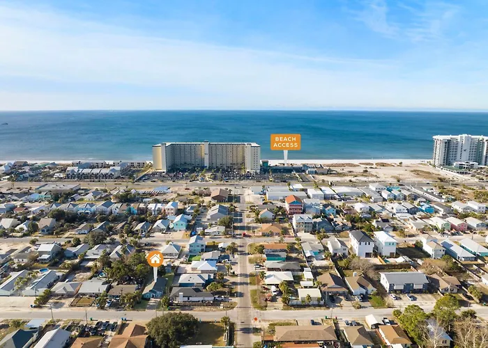 October Special! Walk To Beach - Private Yard - Fire Pit - Dog Friendly