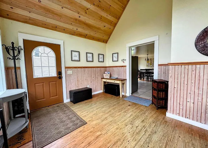 Pine And Sea Beach Retreat