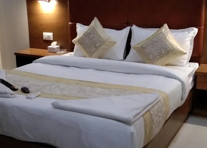 Hotel Crystal Luxury Inn- Bandra