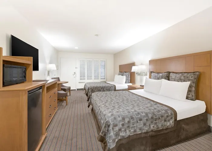 Anaheim Desert Inn & Suites
