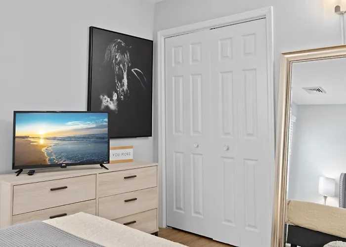 2Br Beach Escape - Walk To Boardwalk - Parking