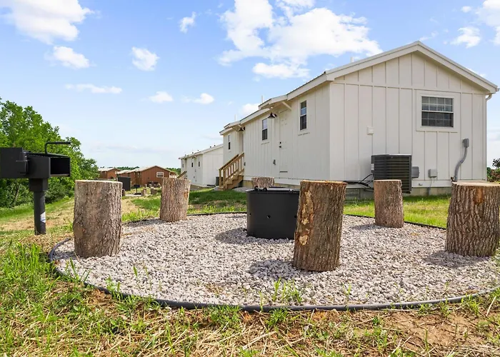 5 Neighboring Cabins At Eden Reserve - Front Five