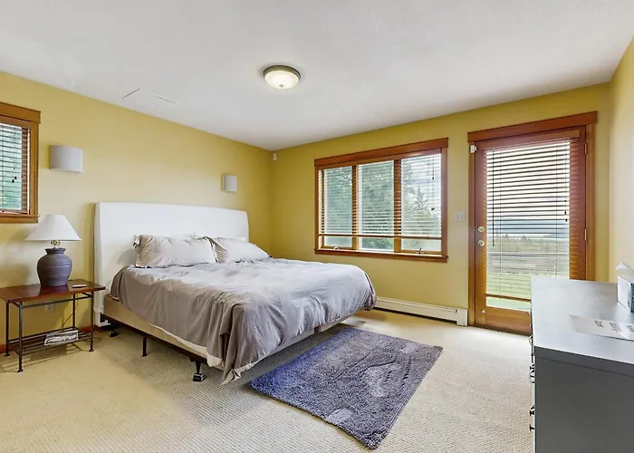 Lakeview Home With New Hot Tub - Sleeps 10
