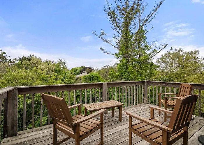 Walk To Beach W Roof-Level Deck