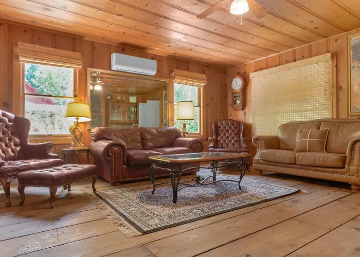 Cozy Riverfront Cabin Just Steps To The Russian River With Beach Access & Wood Stove