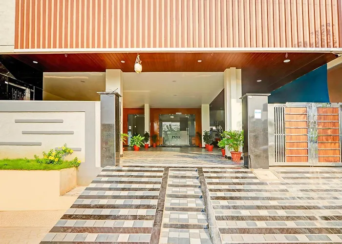 Fabhotel Dharani Grand - Nr Mamata Medical College