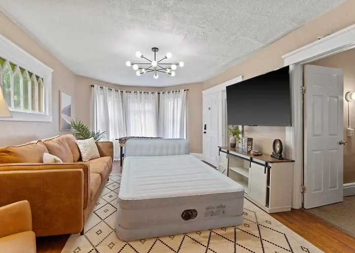 Modern Cozy 2Br Near Syracuse University, Destiny Usa, Zoo & Downtown Syracuse