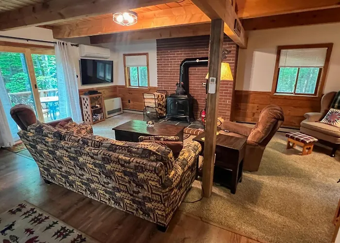 Cozy New Hampshire Retreat Near Attitash Mountain