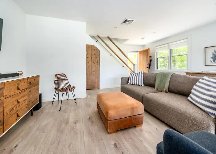 Newly Renovated Waterfront Cottage