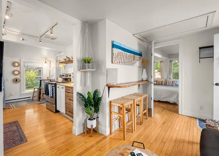Babes Bungalow By Leavetown Vacations
