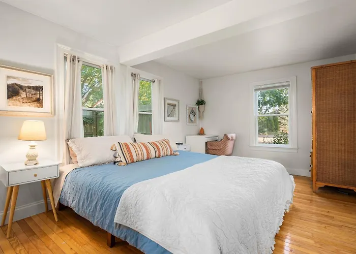 Babes Bungalow By Leavetown Vacations