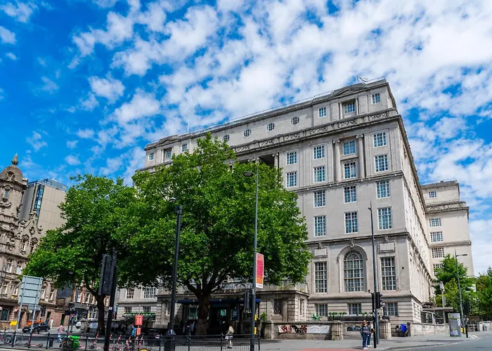 Adelphi Hotel