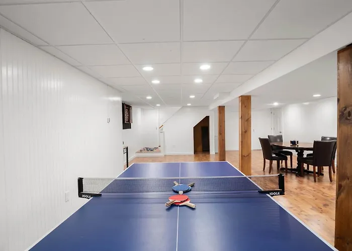 3000 Sq Ft Home With Hot Tub