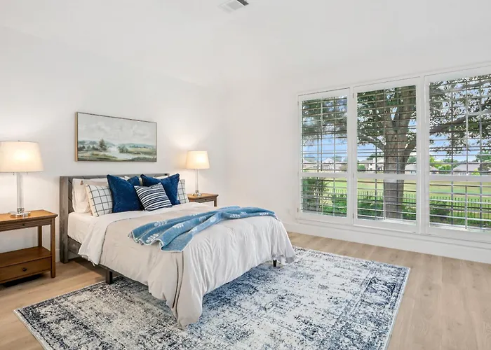 5 Beds Luxury Retreat On Golf Course