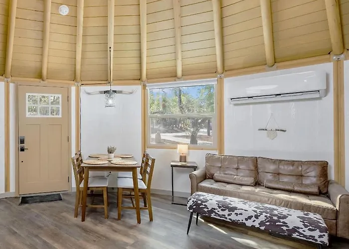 Bronco Luxury Yurt-Cabin - Family Glamping Canyon Lake W Private Hot Tub