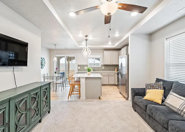 Heart Of Nampa-Hot Tub-Fenced Yard-Full Kitchen