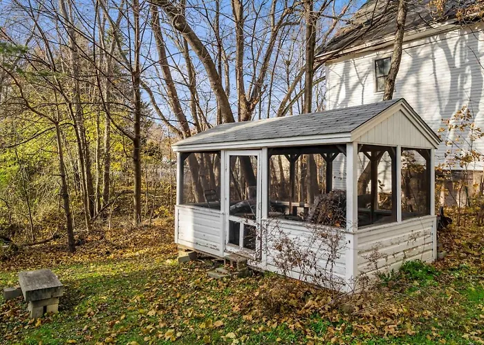 Nothing Fancy Older Pet Friendly Aartment