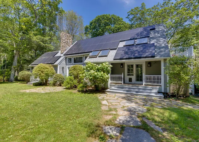 20-Acre Hamptons Nature Escape W/ Hot Tub & Pool