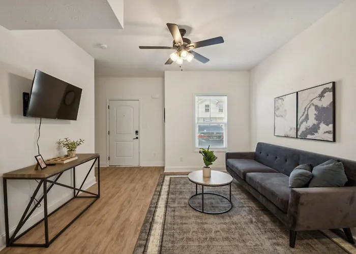 Arte Luxury Townhomes F6 I Comfy 2 Bed 25 Bath