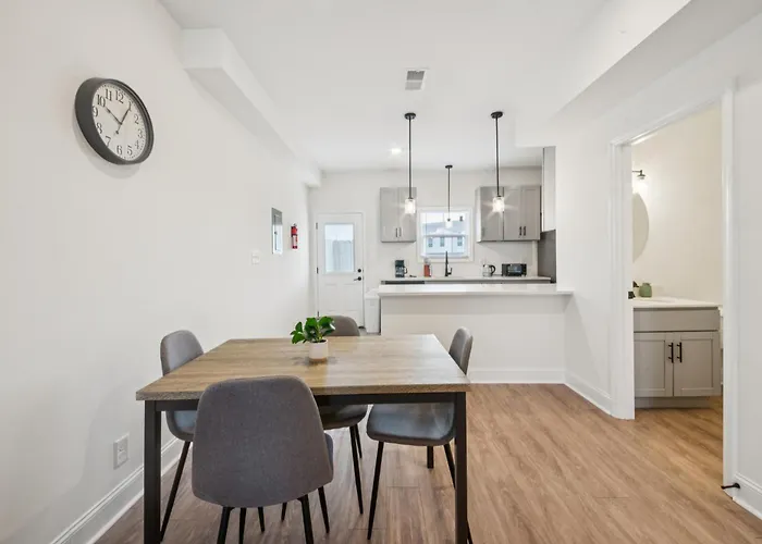 Arte Luxury Townhomes K3 I Comfy 2 Bed 25 Bath