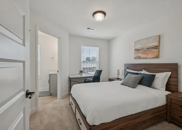 Arte Luxury Townhomes D7 Comfy 2 Bed 25 Bath