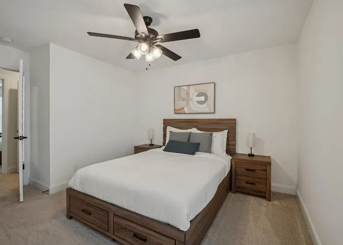 Arte Luxury Townhomes D7 Comfy 2 Bed 25 Bath