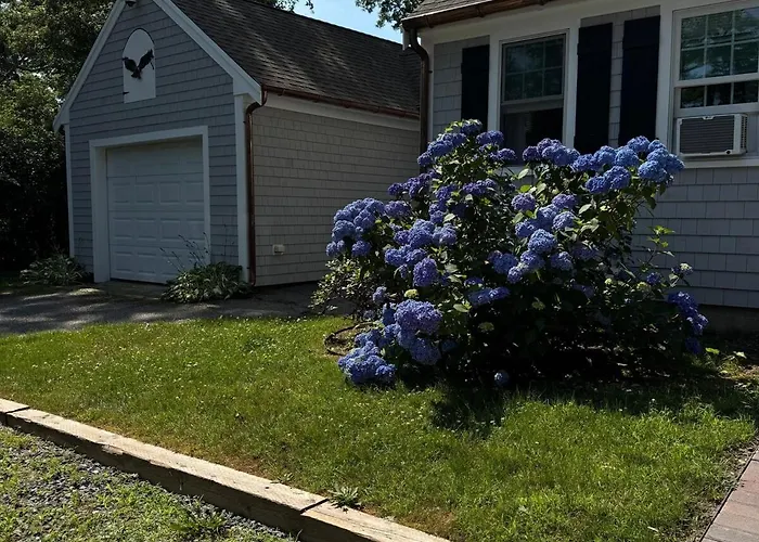 5 Bedroom Farmhouse In Sandwich Cape Cod
