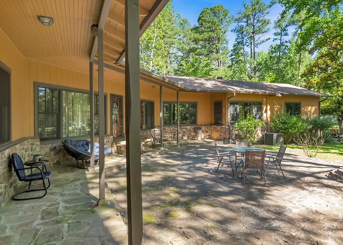 Shangri-La ! A Serene Retreat - Direct Access To Trails Just 7 Miles Drive !!