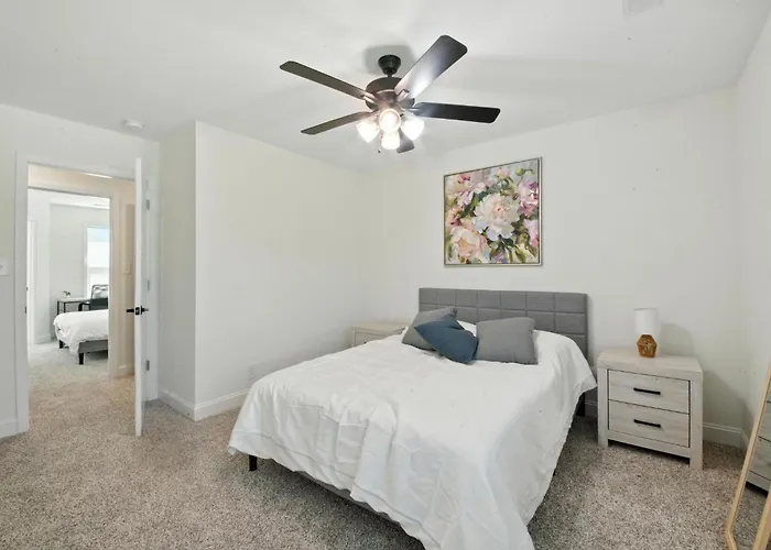 Arte Luxury Townhomes O5 I Comfy 2 Bed 25 Bath