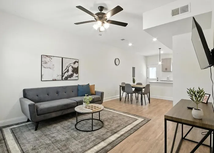 Arte Luxury Townhomes B1 I Comfy 2 Bed 25 Bath