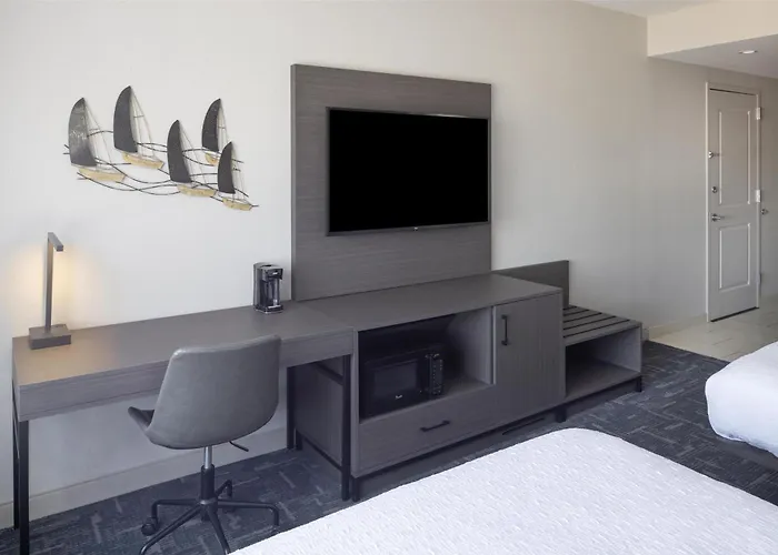 Hampton Inn & Suites Portsmouth Downtown
