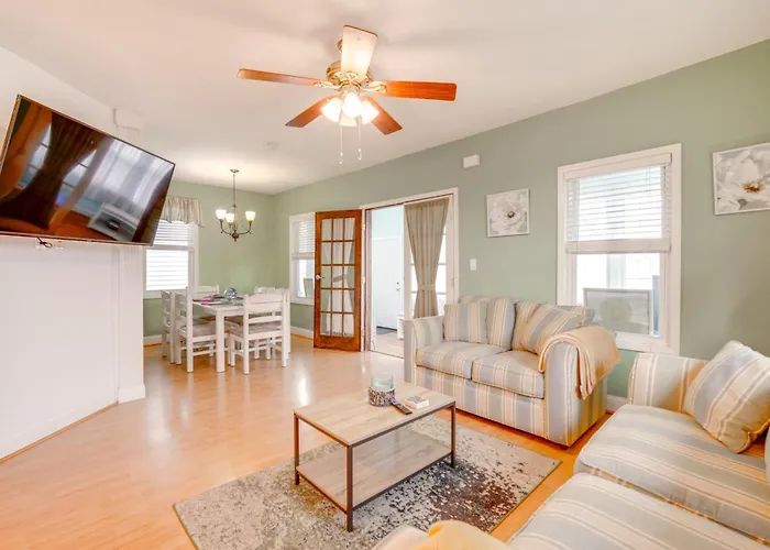 Walk To Ventnor Beach & Boardwalk: Coastal Gem