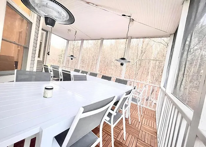 Charming Country Home With Hot Tub, Pond & Creek